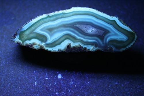 Cuatia agate specimen (Fluorescent) - Picture 2 of 2