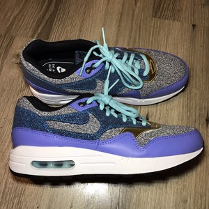 nike air max 1 black and gold