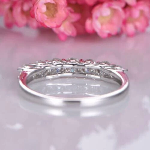 Обручальное кольцо из белого золота 14 карат с 7 камнями цирконий круглая огранка белое золото 1,20 карата - Изображение 4 из 4