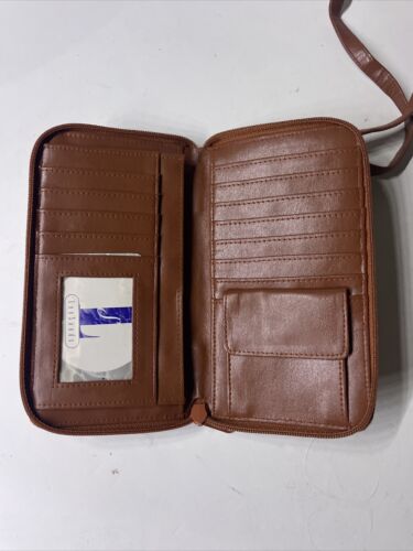 Beautiful Lee Sands Crossbody Eel Skin Billfold Clutch - Picture 3 of 3