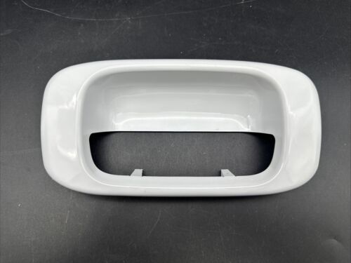 99-07 Chevy GMC Silverado Sierra Tailgate Bezel Olympic White/Summit White. - Picture 2 of 11