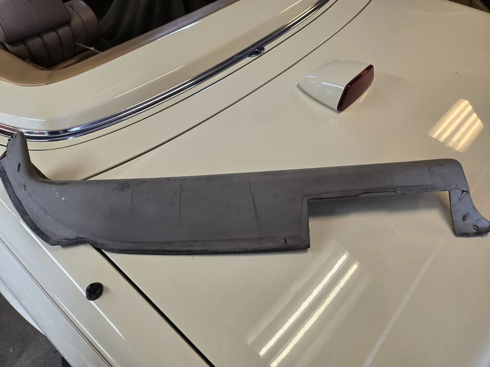 Almohadilla superior salpicadero Mercedes W113 280 SL 70 Foto 3 de 4