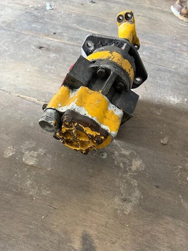 NEW Hydraulic pump for John Deere 310C Part Number AT114134