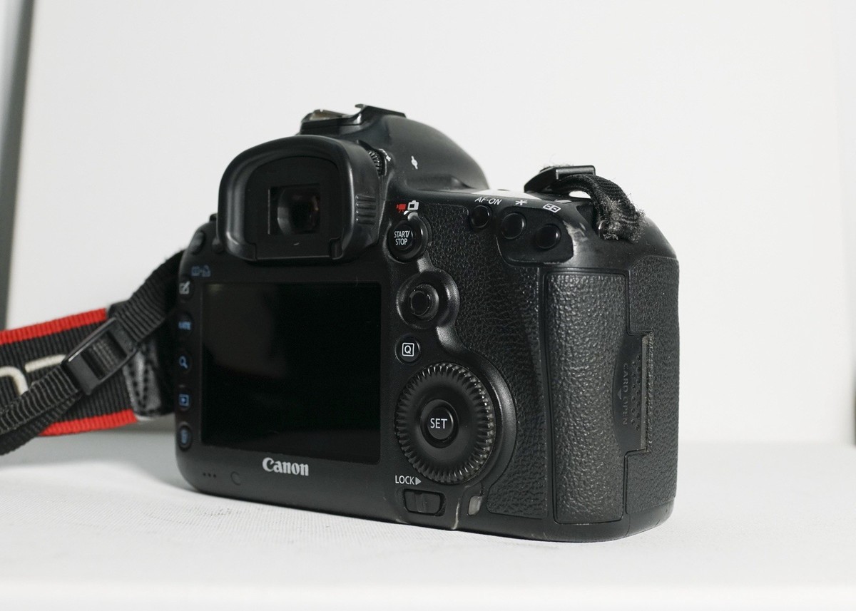 Canon EOS 5D Mark III & Canon Lens EF 17-40mm f/4 L IS USM - Used