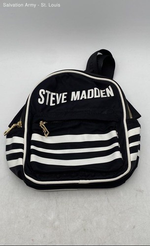 Steve Madden Damen Mini-Rucksack schwarz weiß Außentaschen verstellbarer Riemen