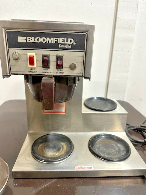 BLOOMFIELD KOFFEE KING MODEL 8571, 3 TIERD WARMER WITH BREWER W/ 2 CARAFES