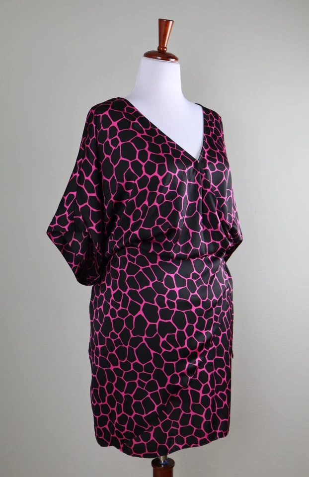 Vestido envolvente MICHAEL MICHAEL KORS NUEVO CON ETIQUETAS $150 con textura sutil estampado animal talla 2X Foto 3 de 4