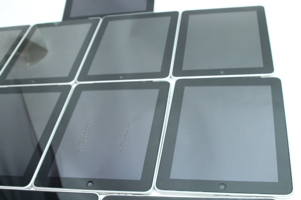 Lote de 12 Apple iPad 1ª Generación (4) 64GB (7) 16GB (1) 32GB 9.5 pulgadas A1219 y A1337 Foto 4 de 4