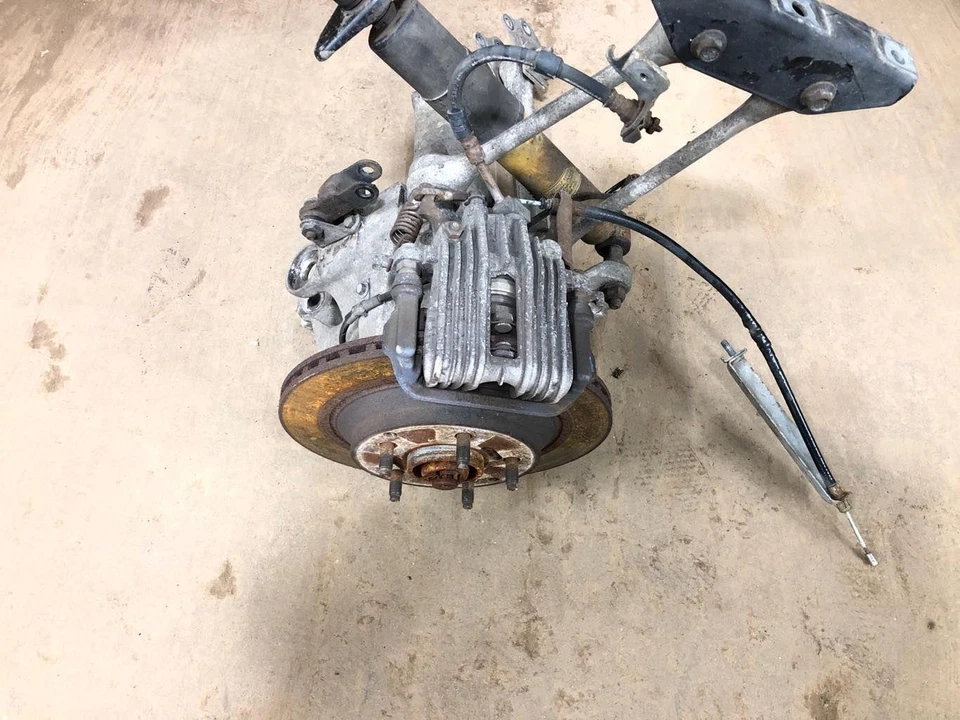 Conjunto de suspensión trasera izquierda del lado del conductor Chevy Corvette 1988-1996 con nudillo Foto 2 de 4