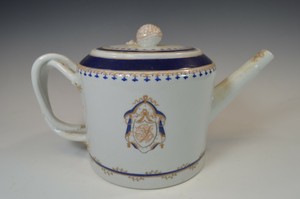 ⭕️ Large Chinese Export Teapot, European Armorial