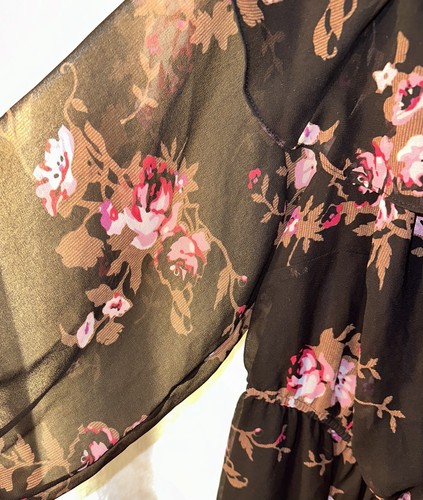 Top Lane Bryant para mujer talla grande 20 negro rosa floral con volantes transparentes manga 3/4 - Imagen 3 de 5