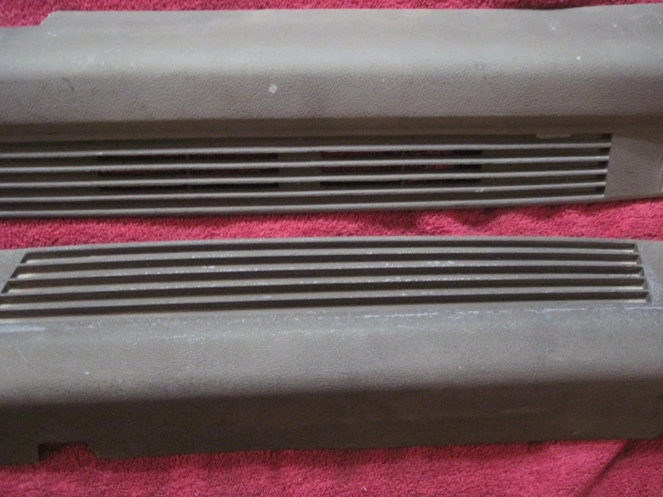 71-73 Buick Riviera Paquete Trasero Bandeja Estante Borde Plástico Descongelación Ventilación Derecha Derecha Foto 3 de 4