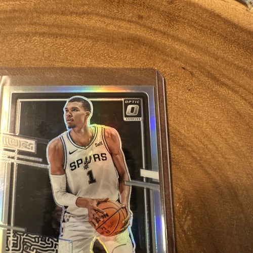 2023-24 Panini Donruss Optic - The Rookies Victor Wembanyama #4 Holo Prizm (RC) - Picture 4 of 6