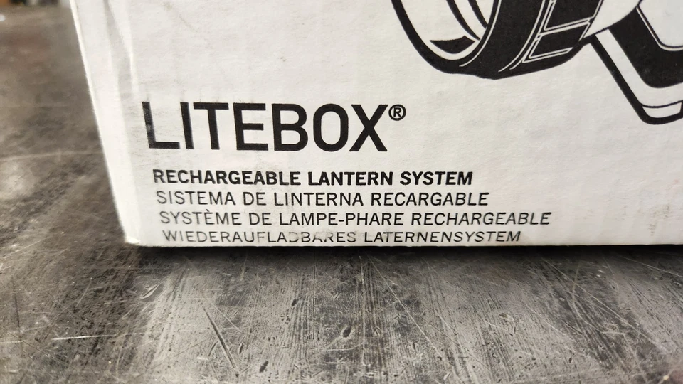 Steamlight 45821 Linterna LED Recargable Flood Litebox 12VDC y 120V Adaptadores de CA Foto 4 de 4