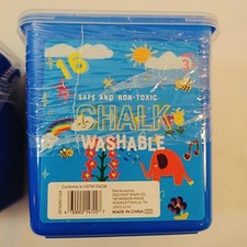 2 Kids Bucket Pails of Chalk   16 Pieces Each Green Yellow Blue Red Summer Fun