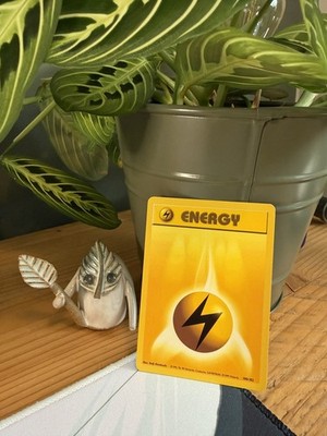 Pokemon TCG Base Set Lightening Energy 100/102 Regular LP.  
