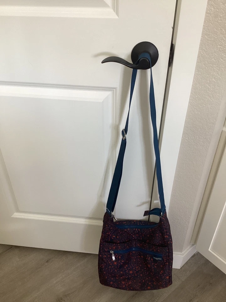 Baggallini Red/Navy Blue Patterned Crossbody Zippered Pockets Travel - Image 3 of 4