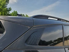 Used Right Quarter Glass fits: 2023 Kia Sportage US built high gloss black trim