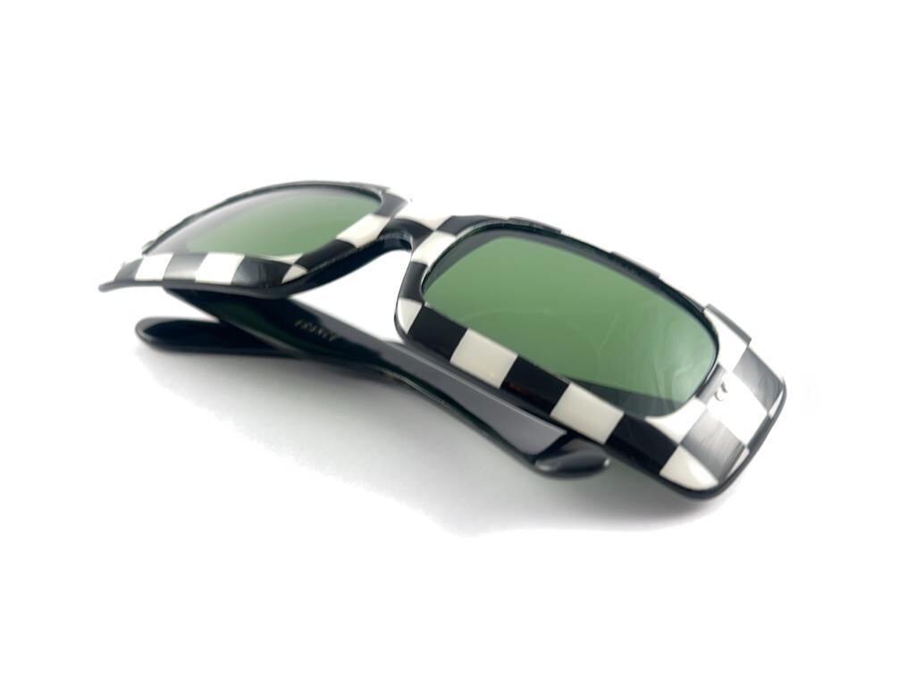 MINT VINTAGE RECTANGULAR "CHECKED" GREEN LENSES 1… - image 10
