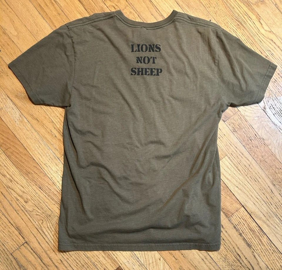 2-Lions Not Sheep Apparel Co. Grande verde militar Foto 4 de 4