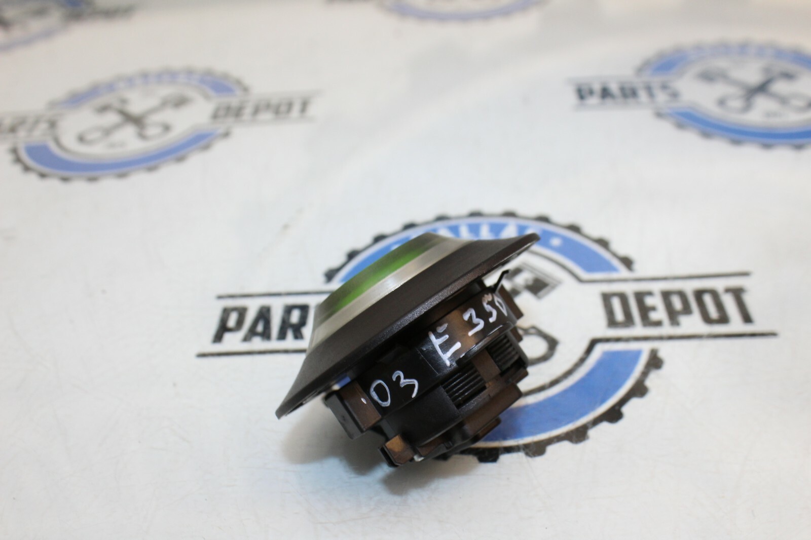 03 MERCEDES BENZ E350 TRUNK LID OPEN RELEASE BUTTON 0028214951 OEM A157