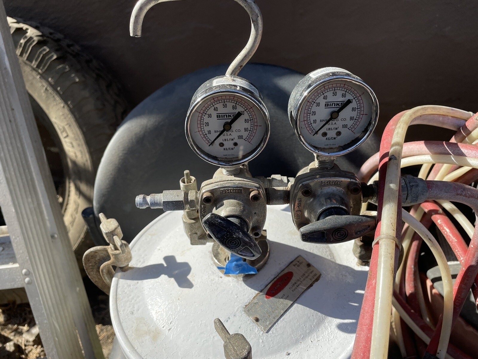 Binks Pressure Paint Pot Sprayer with 2001 Spray Gun and Hoses Model 832860 eBay