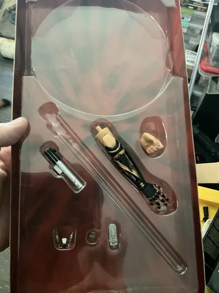 Sideshow Exclusive ROTS Star Wars Darth Vader Sith Apprentice 1/6 Figure - Image 4 of 4