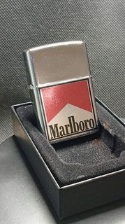 sturmfeuerzeug / hochglanz / mit reklame / marlboro