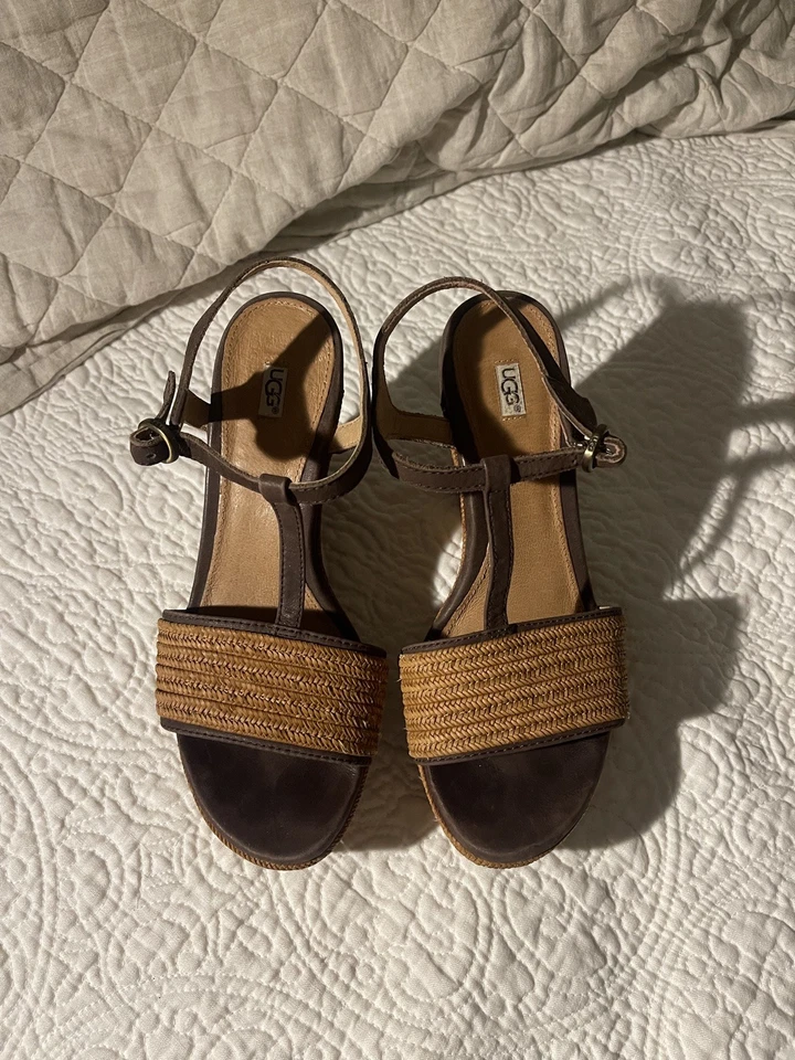 Sandalias de cuña UGG Australia Fitchie talla 6,5 correa en T marrón alpargata F290215A Foto 4 de 4