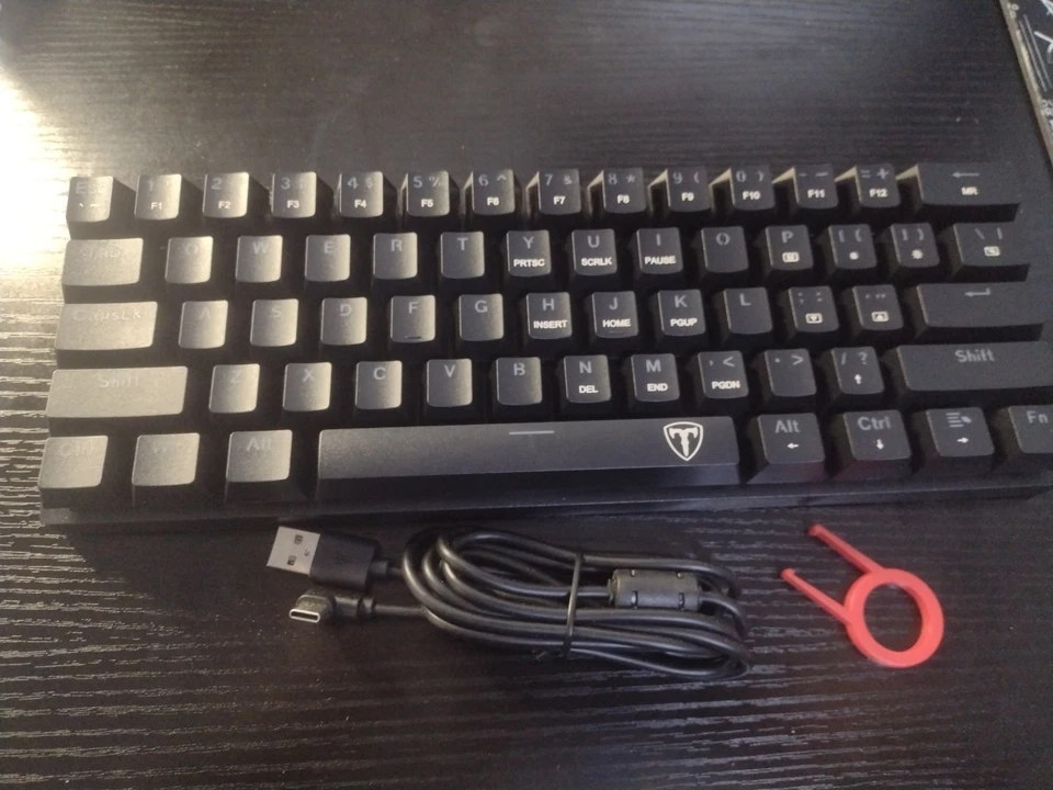 Victsing Wired Gaming Keyboard PC320A Black Clicky Mechanical Keyboard RGB Glow - Image 2 of 4