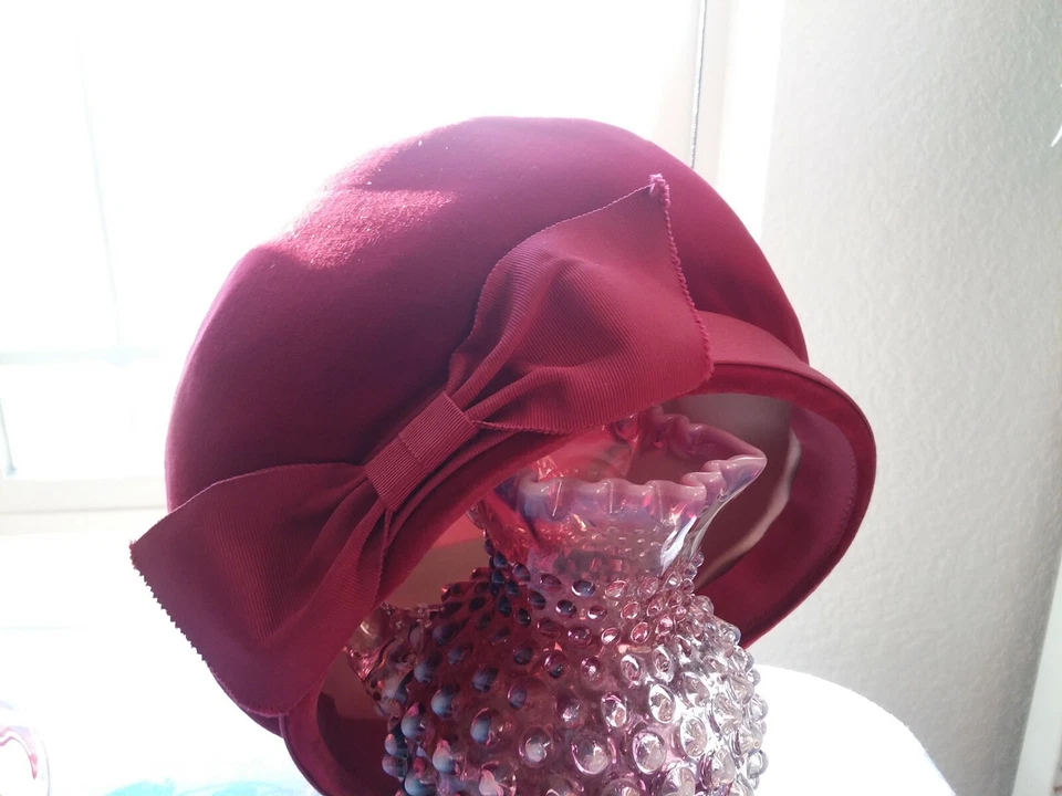 Sombrero vintage de terciopelo rojo con lazo para mujer, bien hecho Unión. Foto 2 de 4