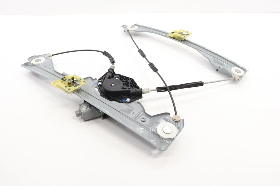 2015 - 2022 GMC CANYON FRONT RIGHT DOOR WINDOW REGULATOR W/ MOTOR OEM - Image 2 of 4