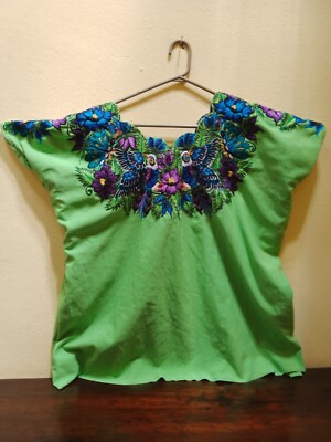 LLH01 Guatemalan Huipil Blouse from Santa Cruz del Quíché green background 