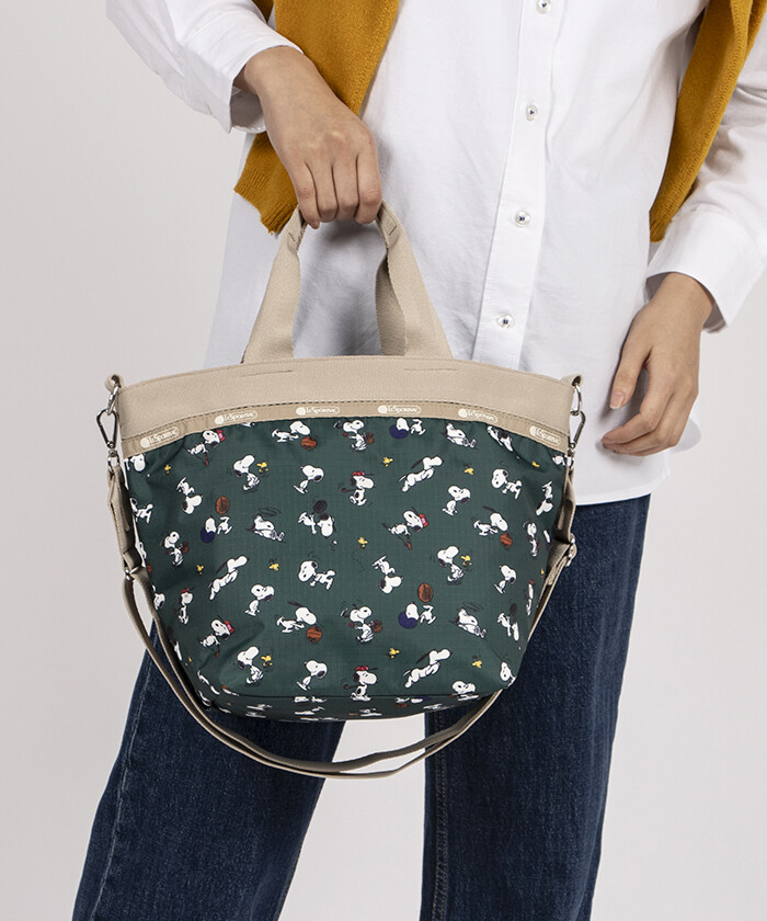 Peanuts Snoopy LeSportsac 1116 BUCKET TOTE Snoopy and