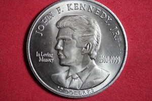 JOHN F. KENNEDY JR. 1960-1999 $10 DOLLAR COIN REPUBLIC OF LIBERIA #K39696