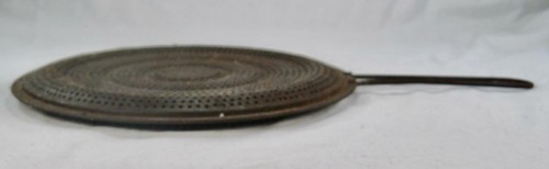 Vintage Metall Untersetzer mit Griff rund rund perforiert Landhausküche (O) - Bild 4 von 7