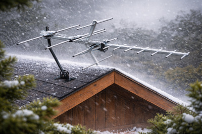 Yagi Outdoor Digital TV Antenna 250 Mile for Free Local OTA Broadcasts