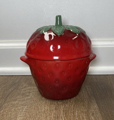 Strawberry LE CREUSET 14 Oz Mini Petite Casserole Stoneware Fruit