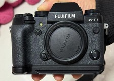 Fujifilm X-T1 16.3MP Black Mirrorless Digital Cam Body 95 New English Language
