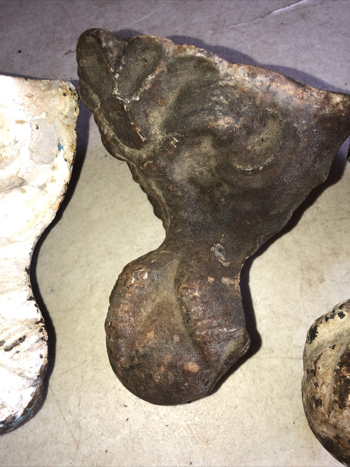 ANTIQUE Cast Iron Victorian Clawfoot Bath Tub Feet Ball Eagle Claw Foot