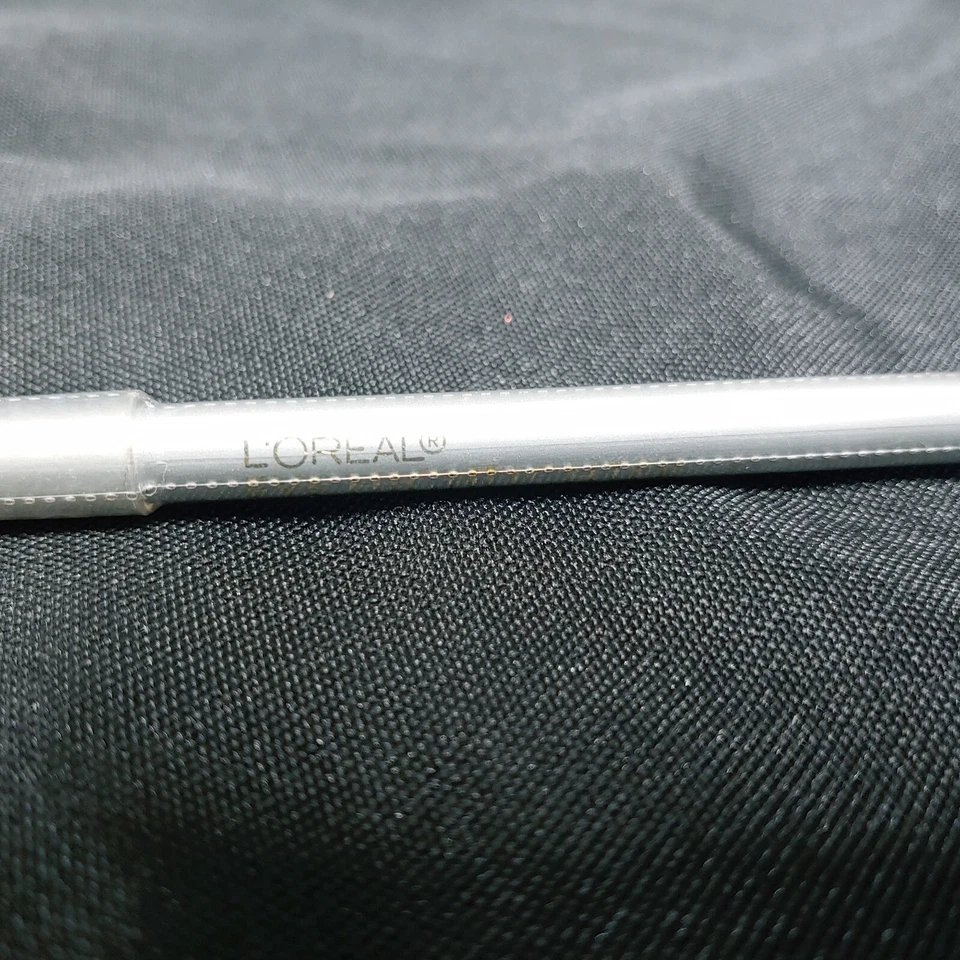 L'oreal Eye Highlighter Line and Shadow Pencil In Shade Mineral Shine. - Image 2 of 4