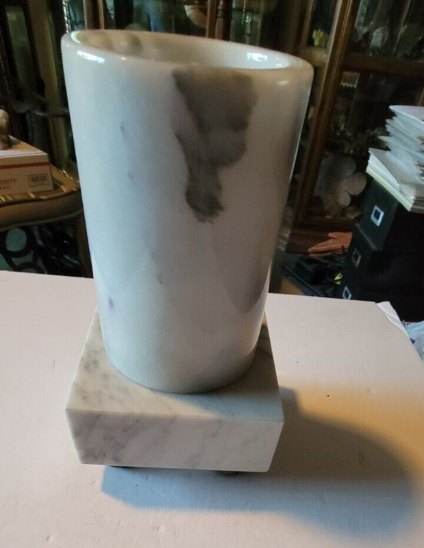 COLLECTIBLE 5 1/2" INCH TALL MARBLE VASE WITH 5" INCH BASE 8 1/4 POUNDS!!!!
