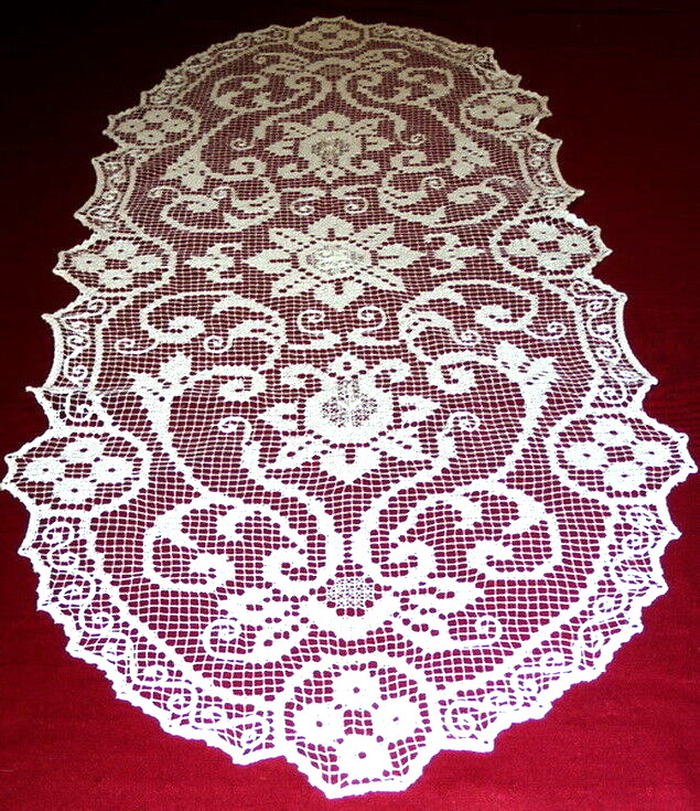 Napperon chemin de table blanc ovale 40x105 cm broderie artisanale en filet