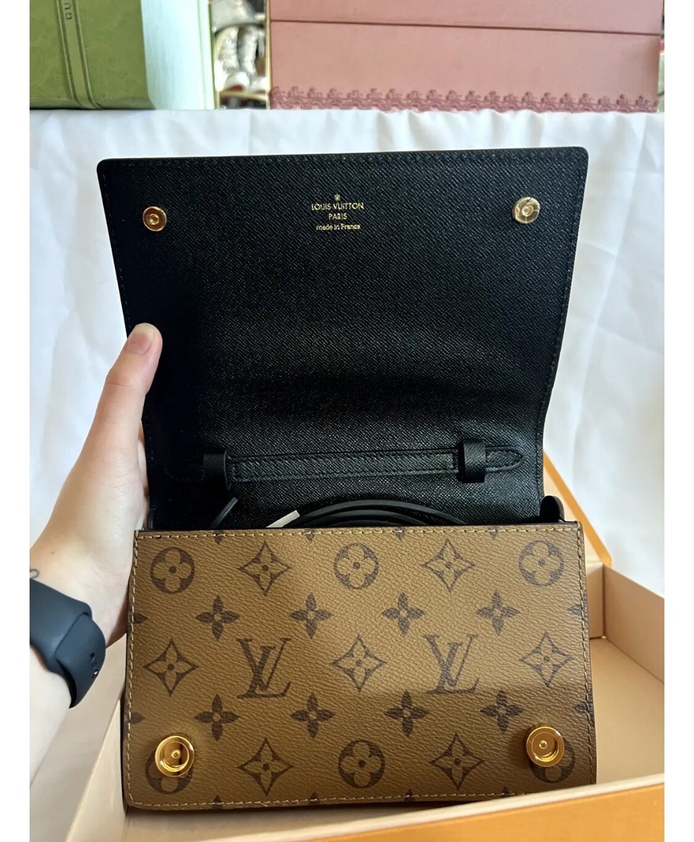 大人気★Louis Vuitton★ ブック ウォレット オン チェーン Louis Vuitton Book Chain Wallet Reverse Monogram Collector's