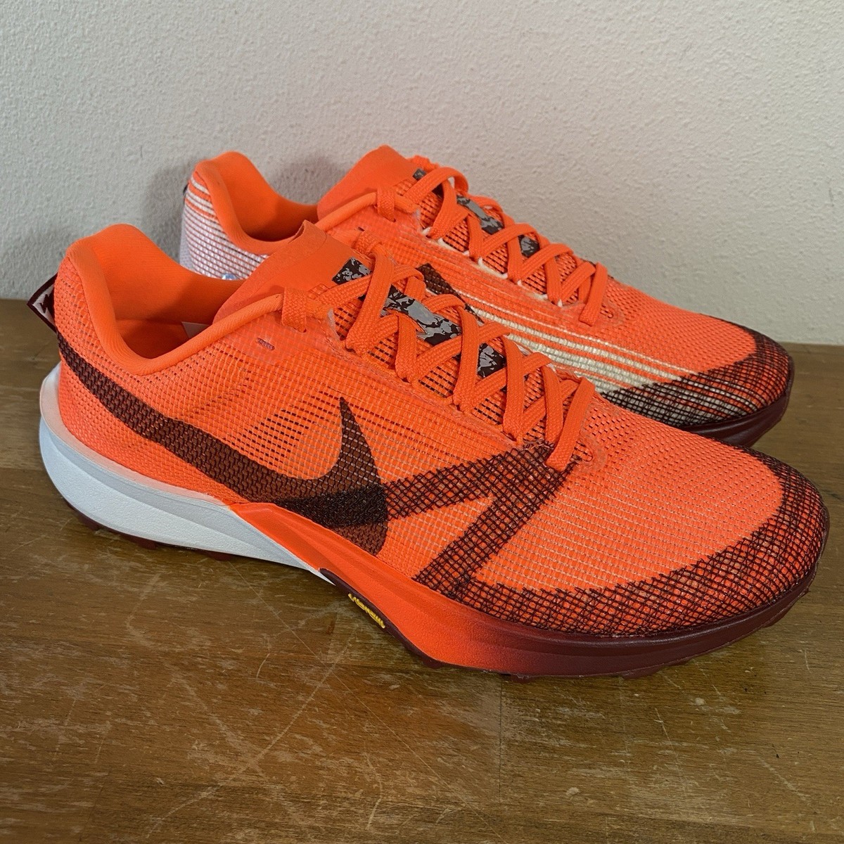 Nike Terra Kiger 10 Trail Running Shoes Hyper Crimson Orange $170 - Size 8.5 Nike Terra Kiger 10 Trail Running Shoes Hyper Crimson Orange  main image 3