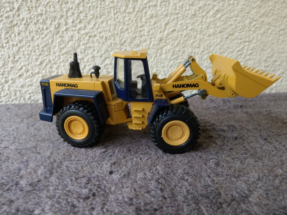 Conrad Radlader Hanomag 70E 1:50 Modell 2425 - Bild 2 von 4