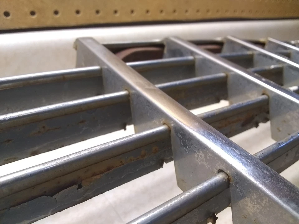 VTG Used OEM GM 1955 Chevrolet Bel Air Grill Assembly & Tie Bar, USA!! - Image 4 of 4