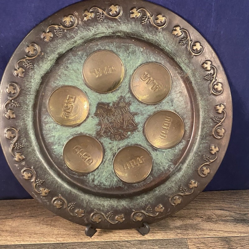 Vintage Copper Jewish Passover Seder Plate Wall Hanging 11.25” Dia Grapes Leaves