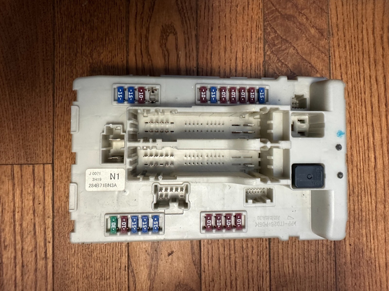 2011 2012 INFINITI G37 OEM IPDM Engine Fuse Box Relay Junction 284B7