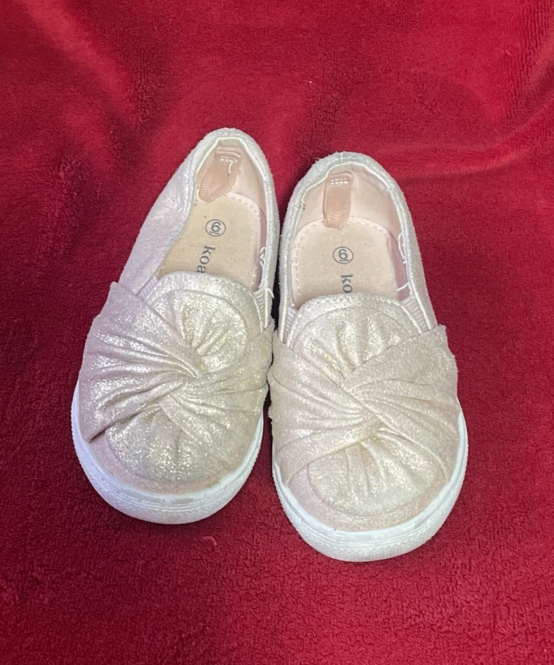 Zapatillas sin cordones Koala Kids Toys "R" Us para niñas pequeñas doradas brillantes talla: 6 Foto 2 de 4